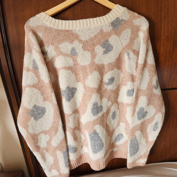 ENTRO BRAND NEW SWEATER WITH TAGS - Picture 2 of 5